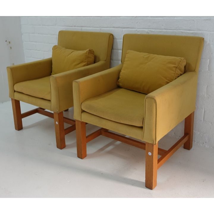 PAIR OF UPHOLSTERED ARMCHAIRS