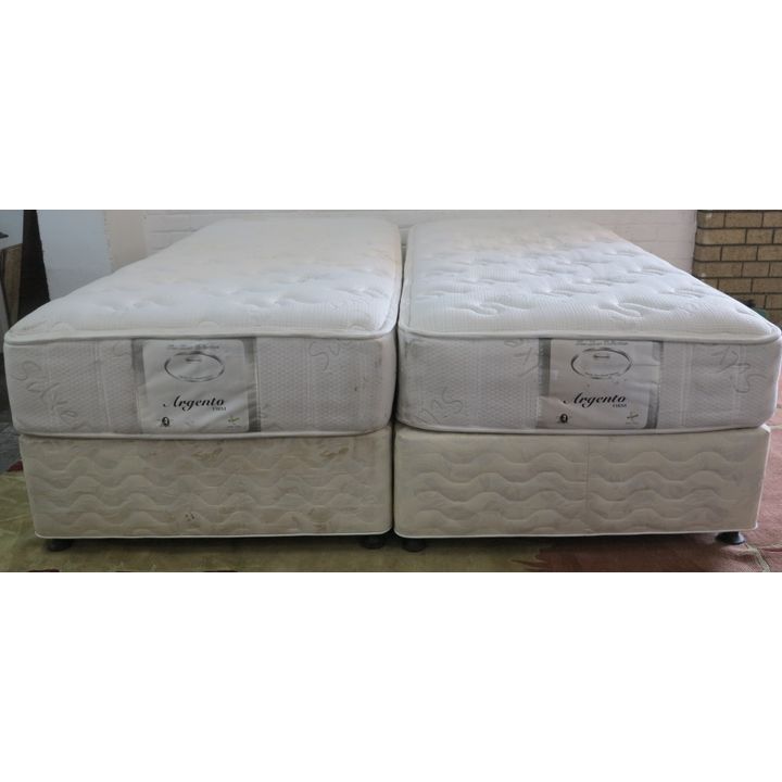 PAIR OF SINGLE BASES AND MATTRESS