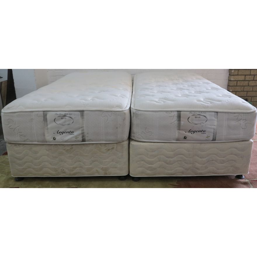 PAIR OF SINGLE BASES AND MATTRESS