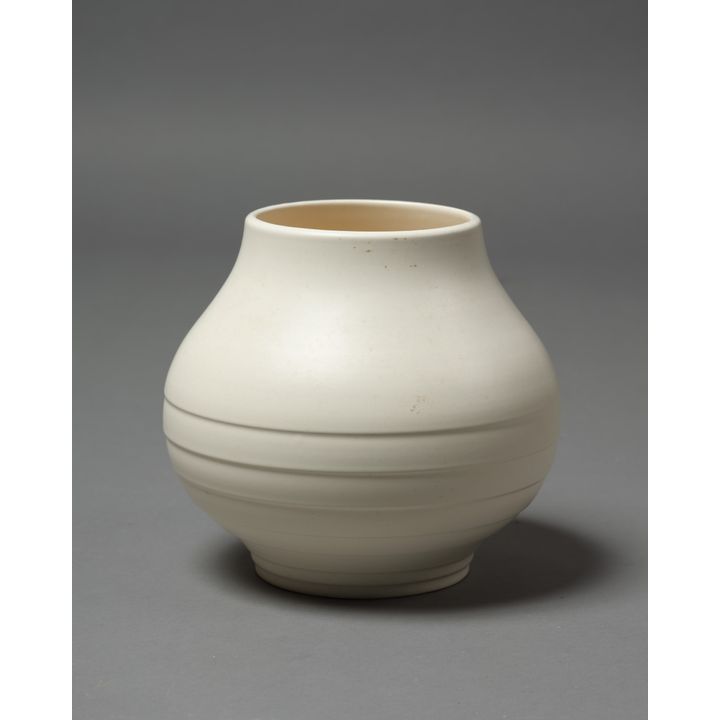 Ernest Shufflebotham for Crown Lynn, Handpotted vase