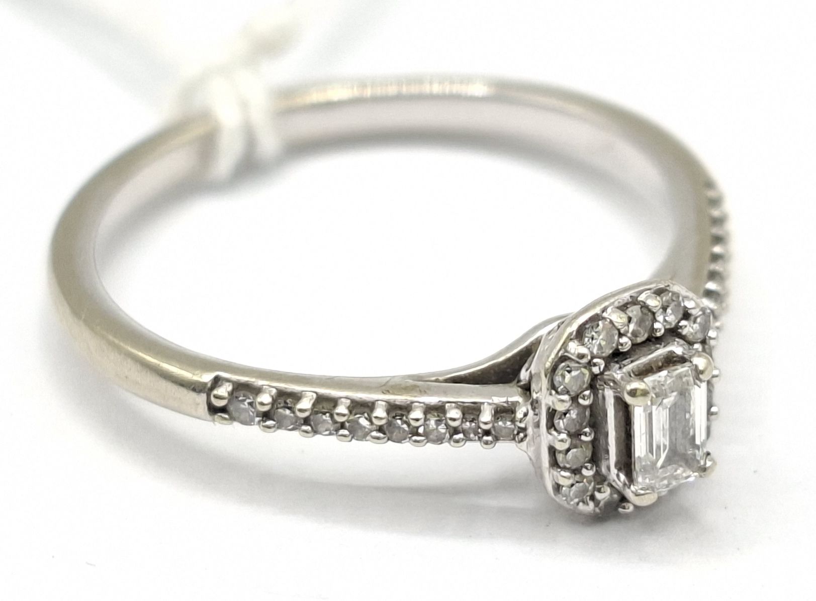 10ct Gold Diamond Ring