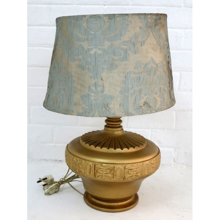 CERAMIC TABLE LAMP AND SHADE