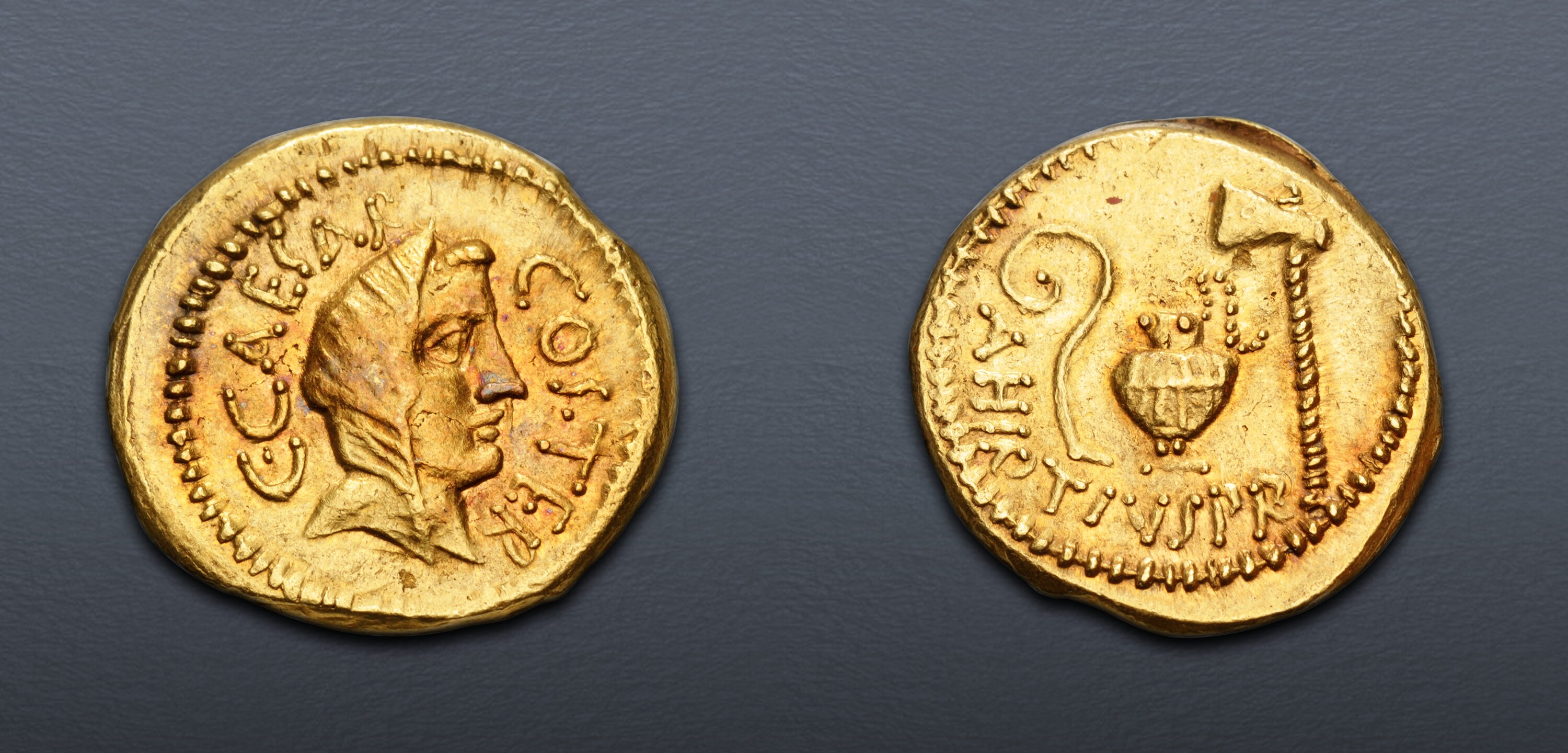 The Caesarians. Julius Caesar. Early 46 BC. AV Aureus (19mm, 8.14 g, 3h ...