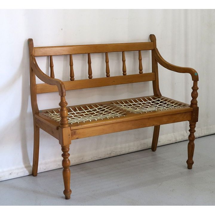 PINE RIEMPIE BENCH