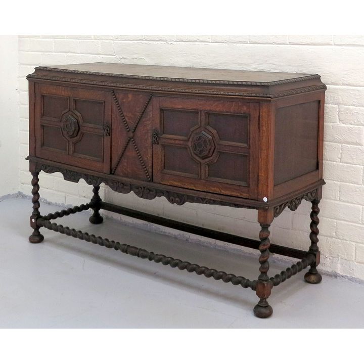 EARLY 20TH CENTURY OAK SIDEBOARD
