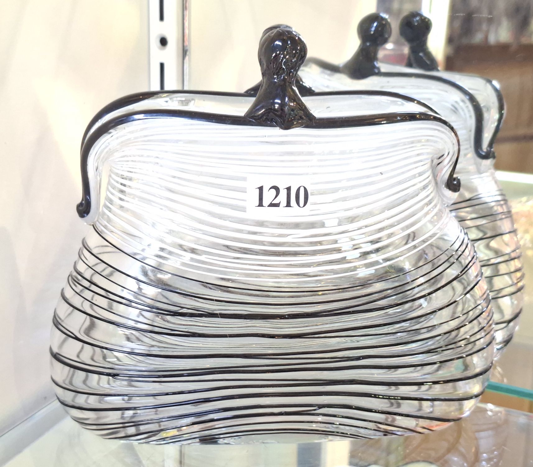 1210 · ART GLASS VASE