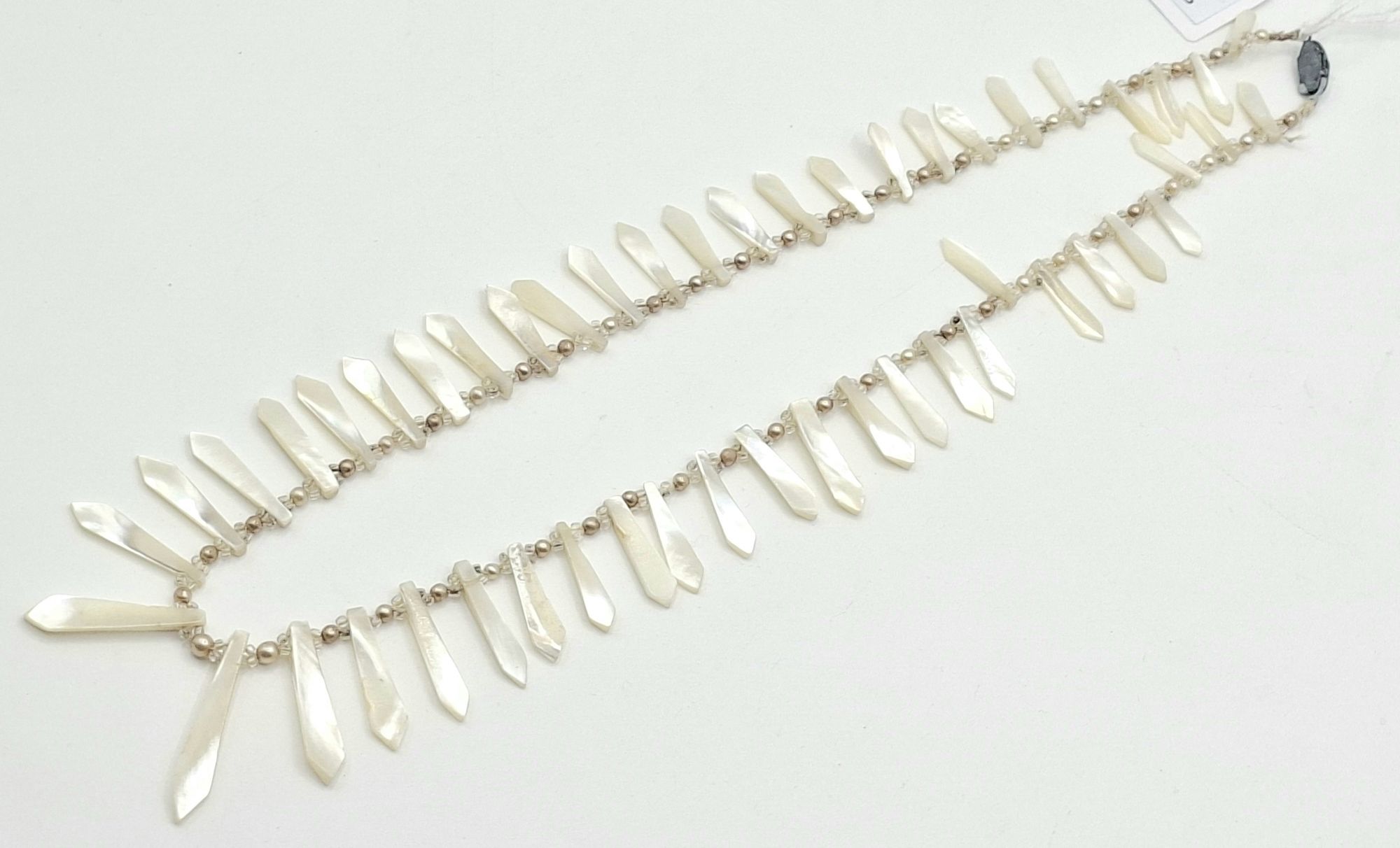 1060 · MOTHER OF PEARL GRADUATED NECKLACE