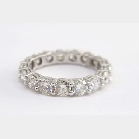 3.27CT FINE WHITE DIAMONDS SET IN A STUNNING 18CT FULL ETERNITY RING