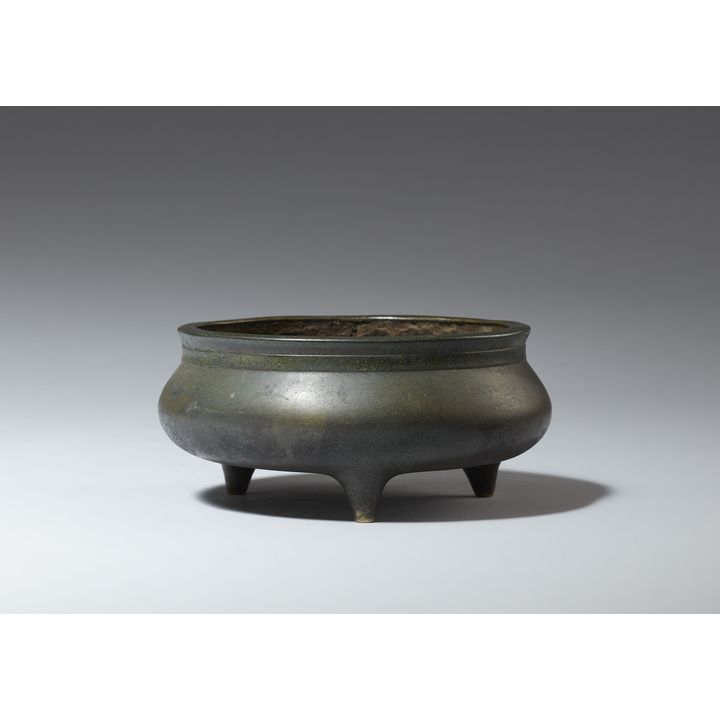 A small bronze incense burner and two ink sticks. Qing dynasty