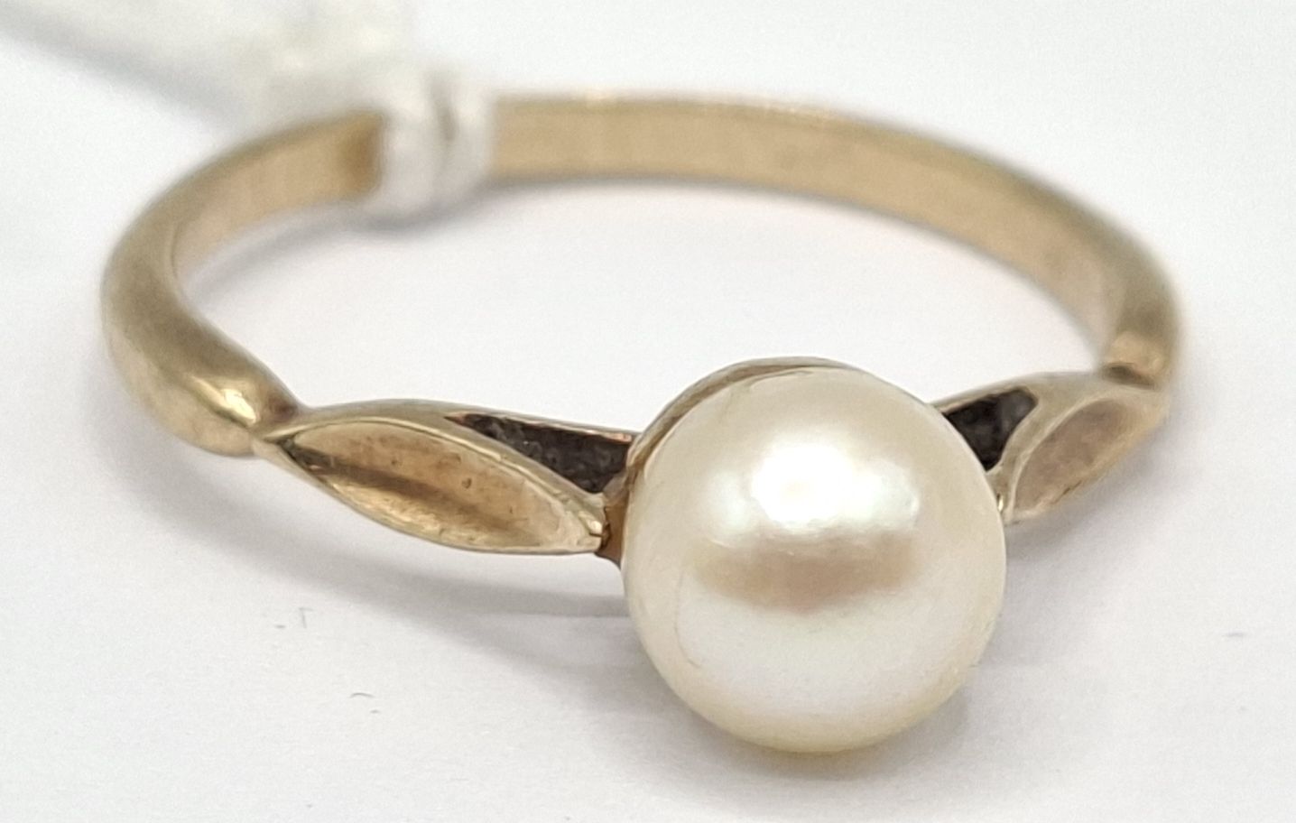 1108 · 9CT GOLD PEARL RING