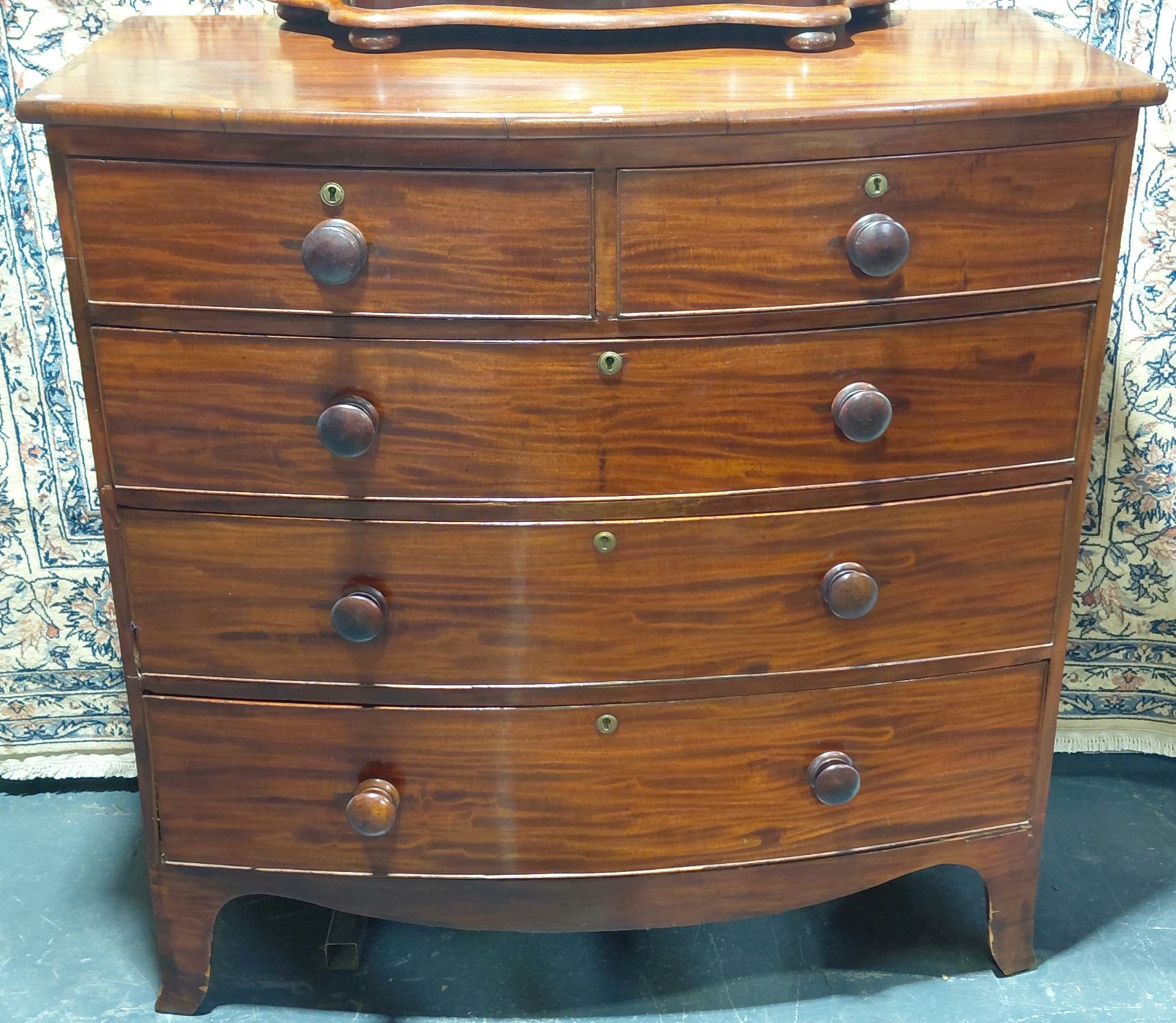 571 · GEORGIAN BOW FRONT CHEST
