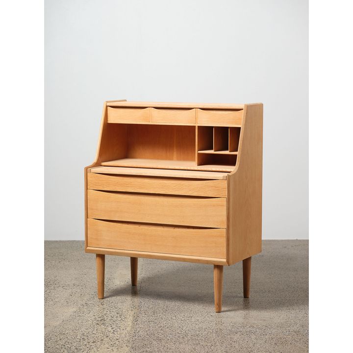 Arne Vodder - Danish soap-washed oak writing bureau