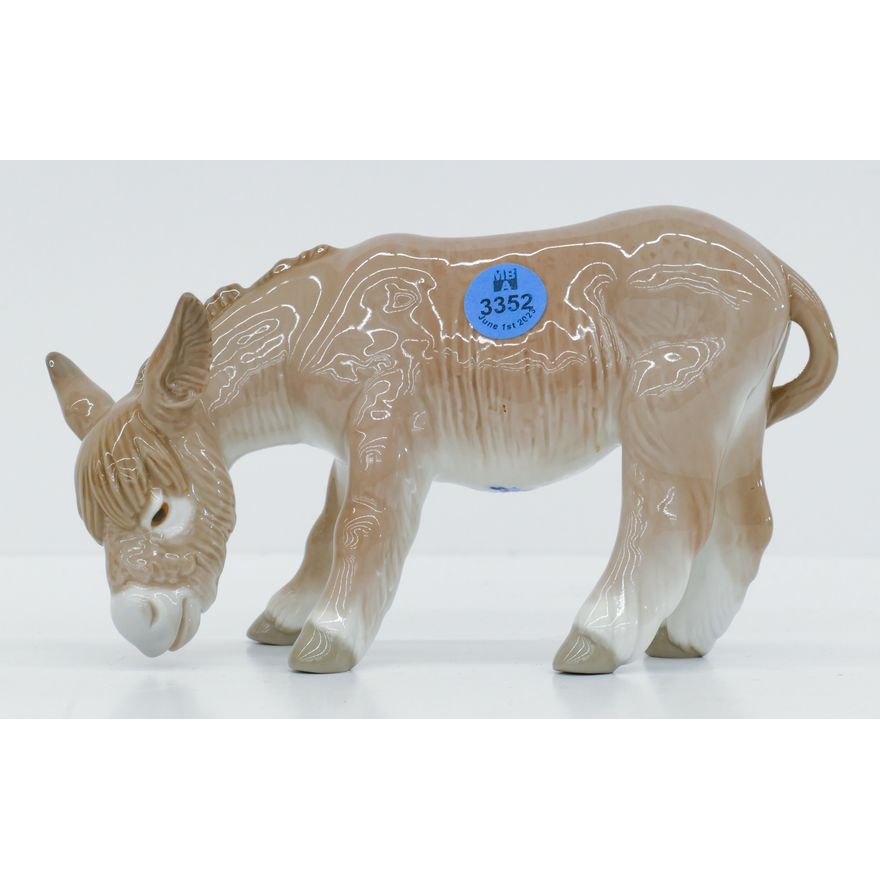 Lladro 4821 Donkey Eating Porcelain Figurine 7''