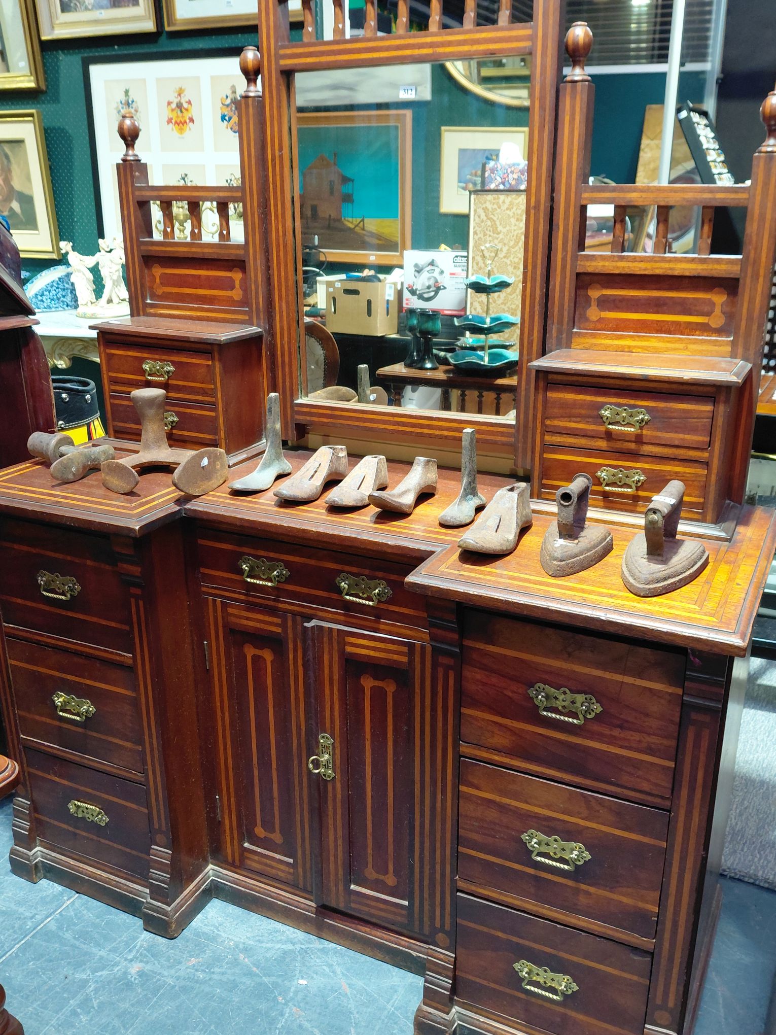DRESSING TABLE