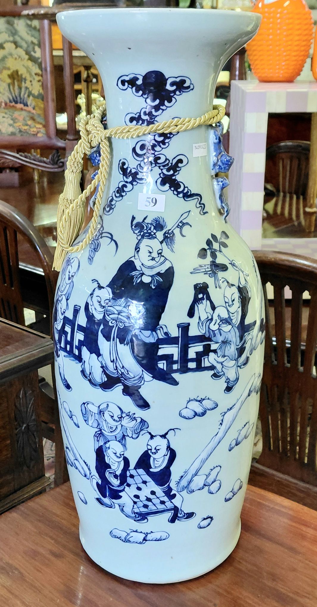 59 · CHINESE BLUE AND WHITE FLOOR VASE