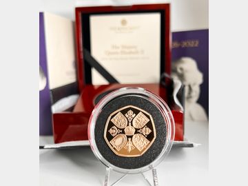2022 ELIZABETH II 'MEMORIAL' (KING CHARLES III PORTRAIT) PROOF GOLD 50 PENCE COIN