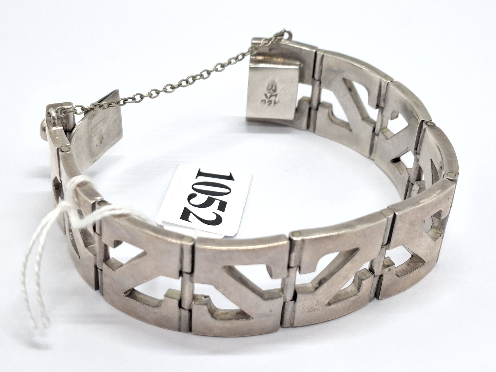 1052 · STERLING SILVER BRACELET