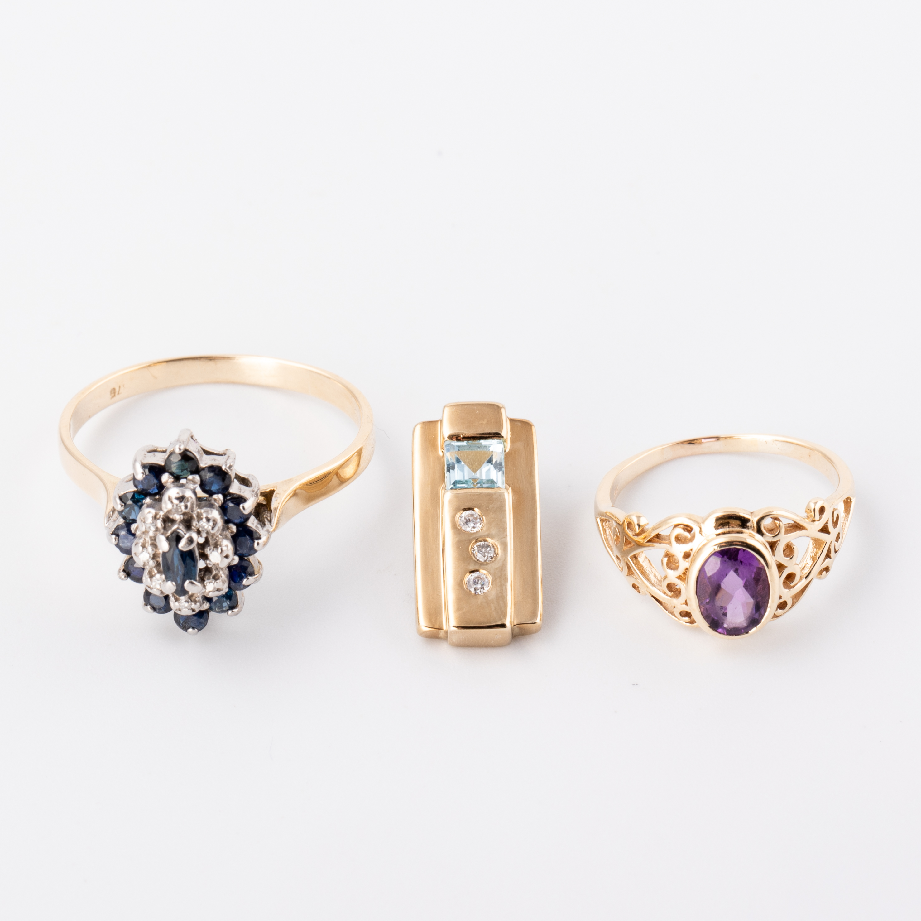 Two 9ct Gold Rings & a Topaz Pendant
