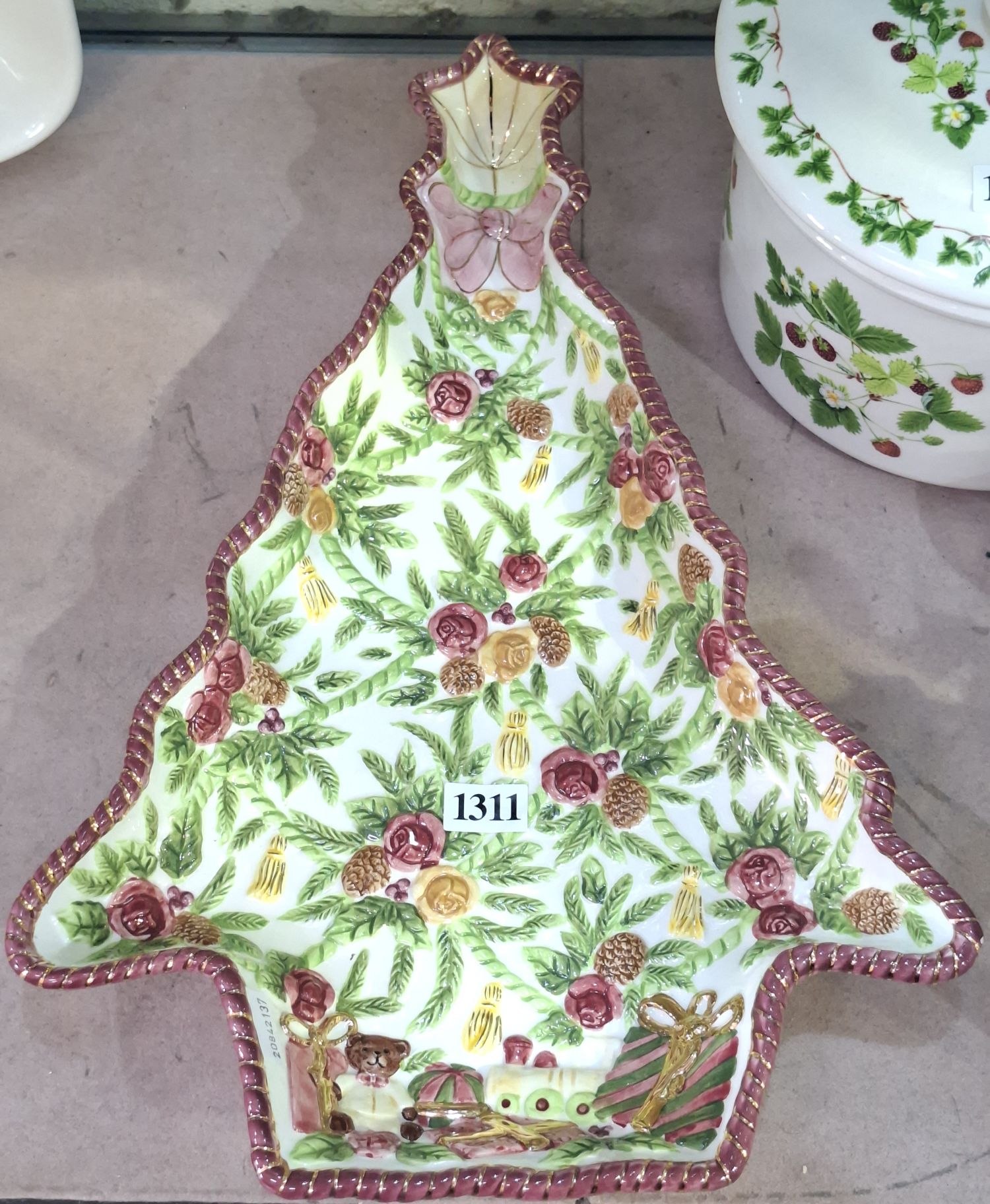 1311 · ROYAL ALBERT CHRISTMAS DISH