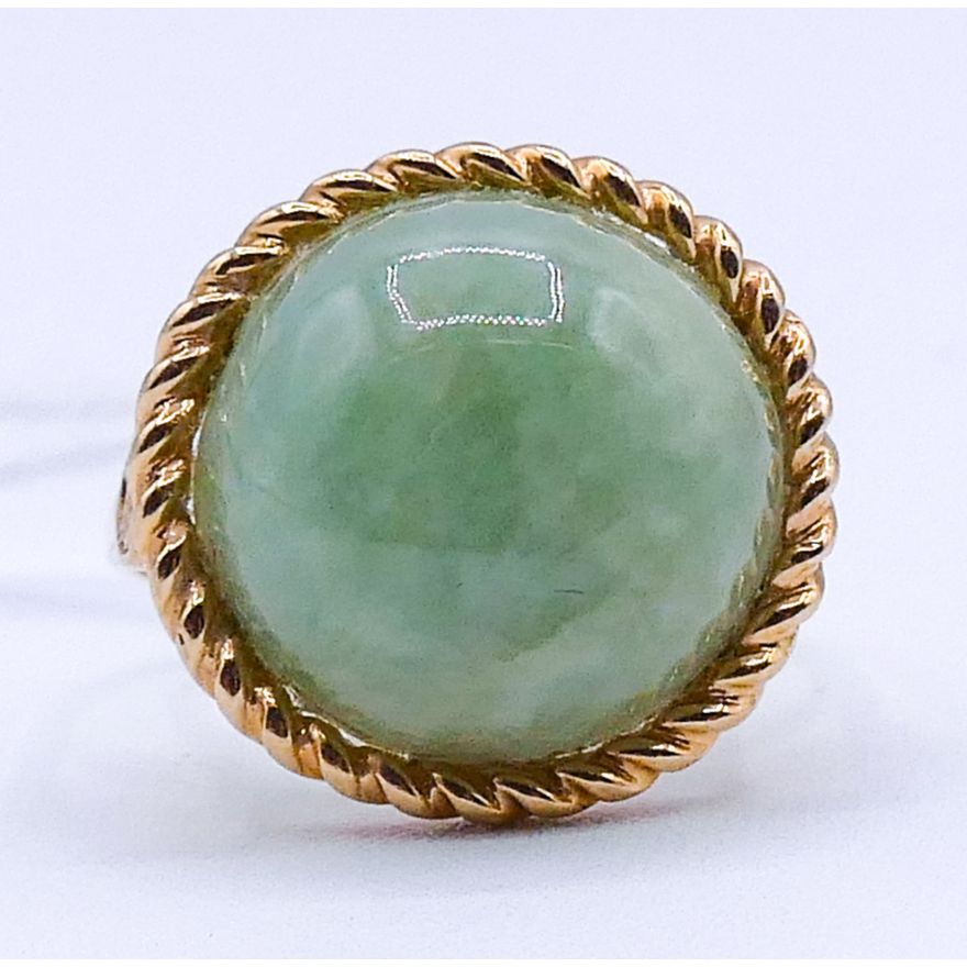 Ladies 14k Jade Cabochon Ring Size 7 - 5.2 grams
