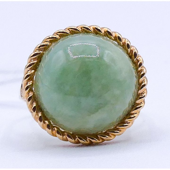 Ladies 14k Jade Cabochon Ring Size 7 - 5.2 grams