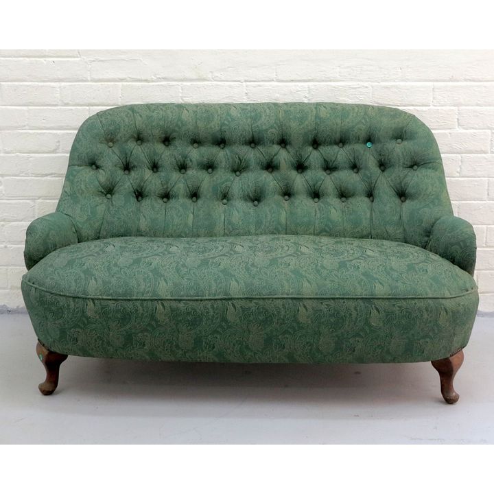 BUTTON UPHOLSTERED SETTEE