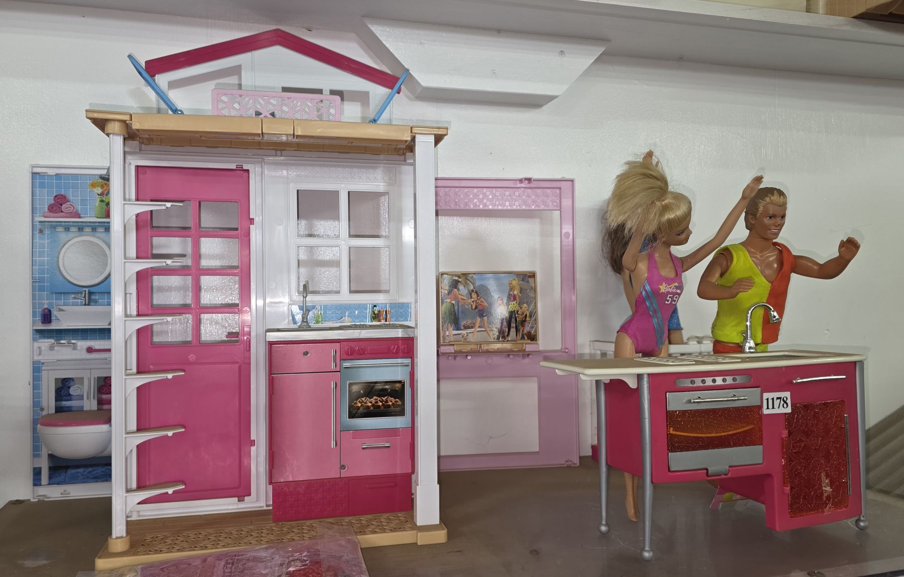 1178 · BARBIE DOLLS, HOUSE AND KITCHEN