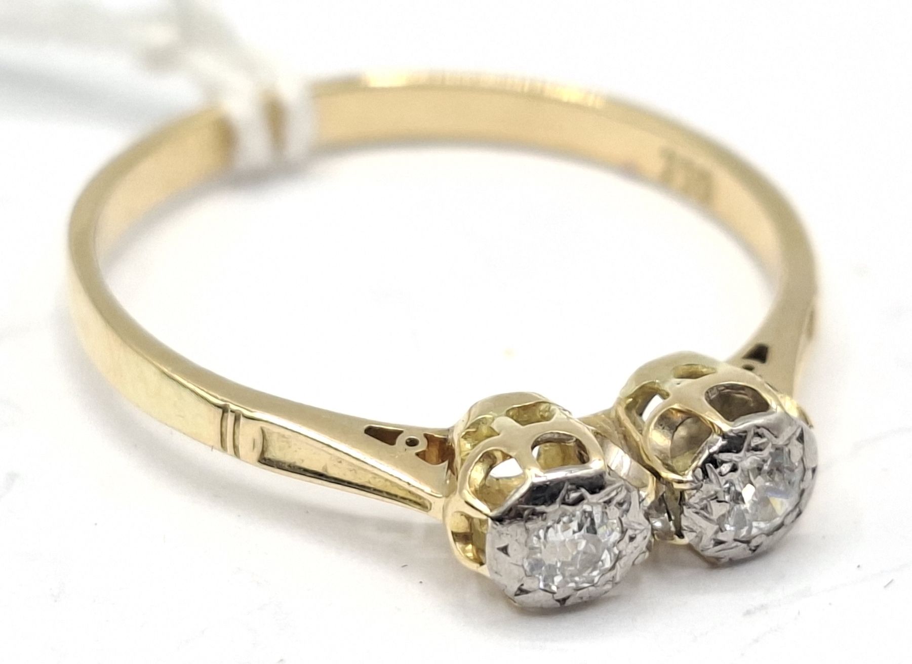1098 · 18CT GOLD DIAMOND RING