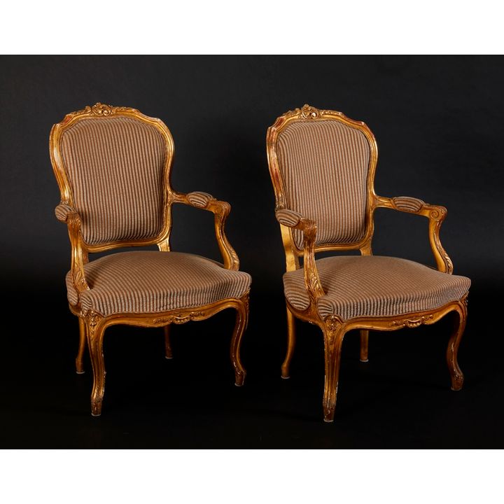 Paire de fauteuils de style Louis XV en bois doré à la feuille. France, XIXème