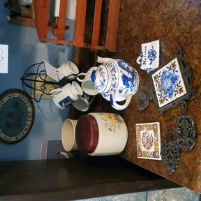 Misc counter items, teepot, cups, containers, trivets