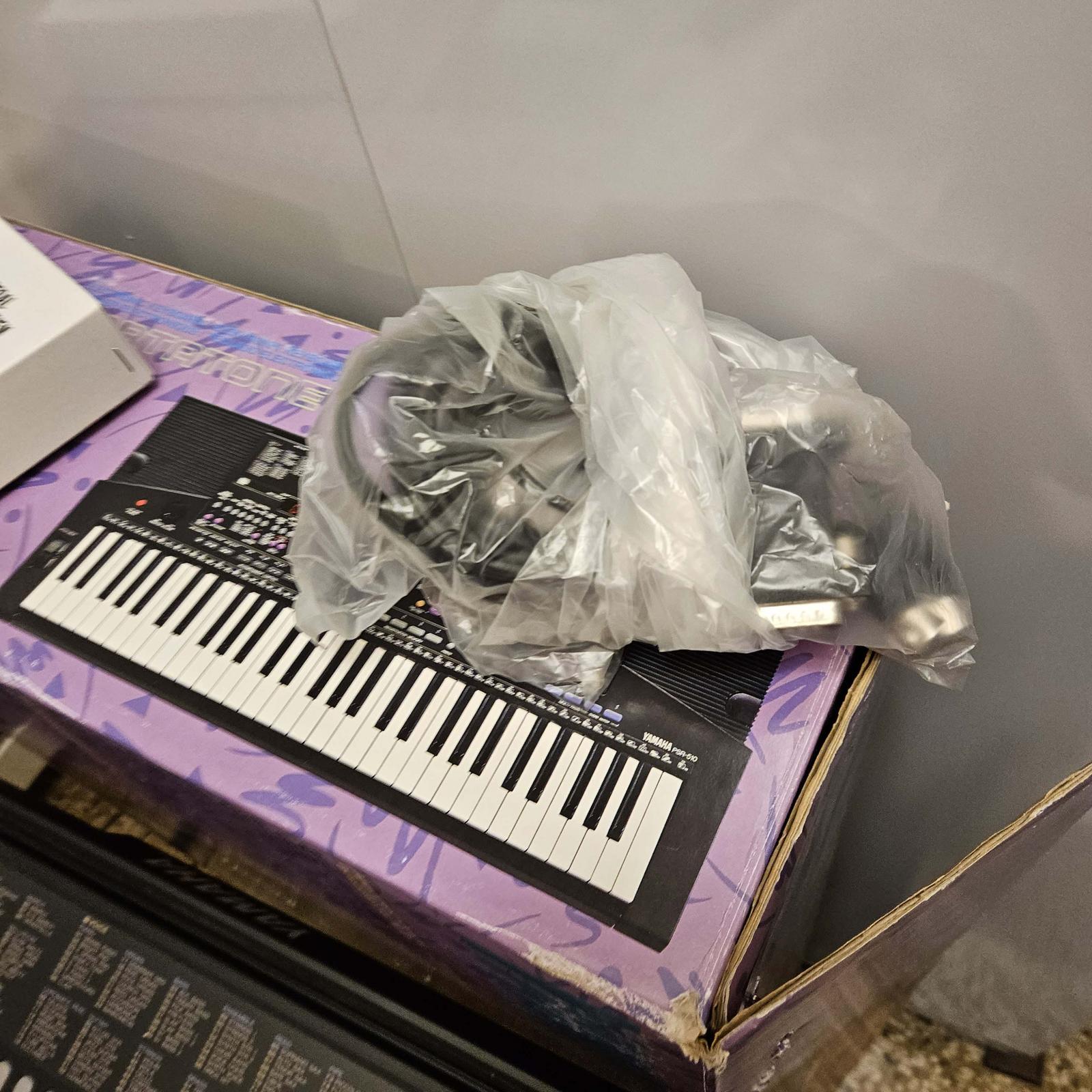 Yamaha PSR-510 61 Key MIDI Portable Keyboard Synthesizer Piano
