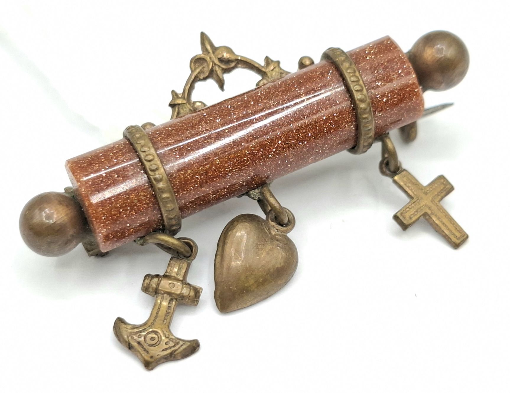 1058 · ANTIQUE BROOCH