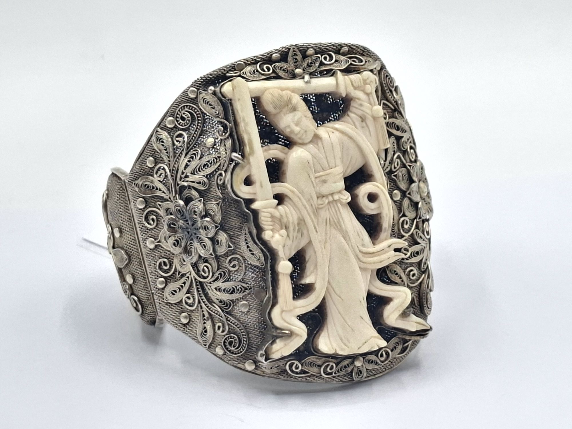 302 · SILVER GILT CHINESE BANGLE