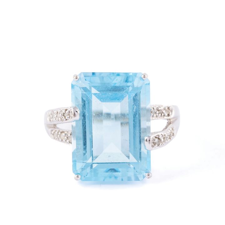 Topaz & Diamond Ring 14ct Gold