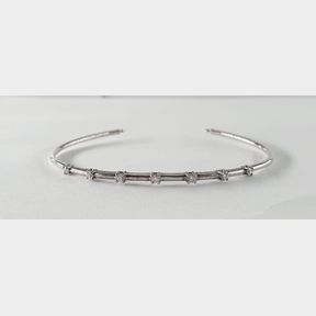 9CTWHITE GOLD BANGLE WITH 7 ROUND DIAMONDS TOTAL 0.210CT COLOUR IJ CLARITY VS/SI - 51929/3530