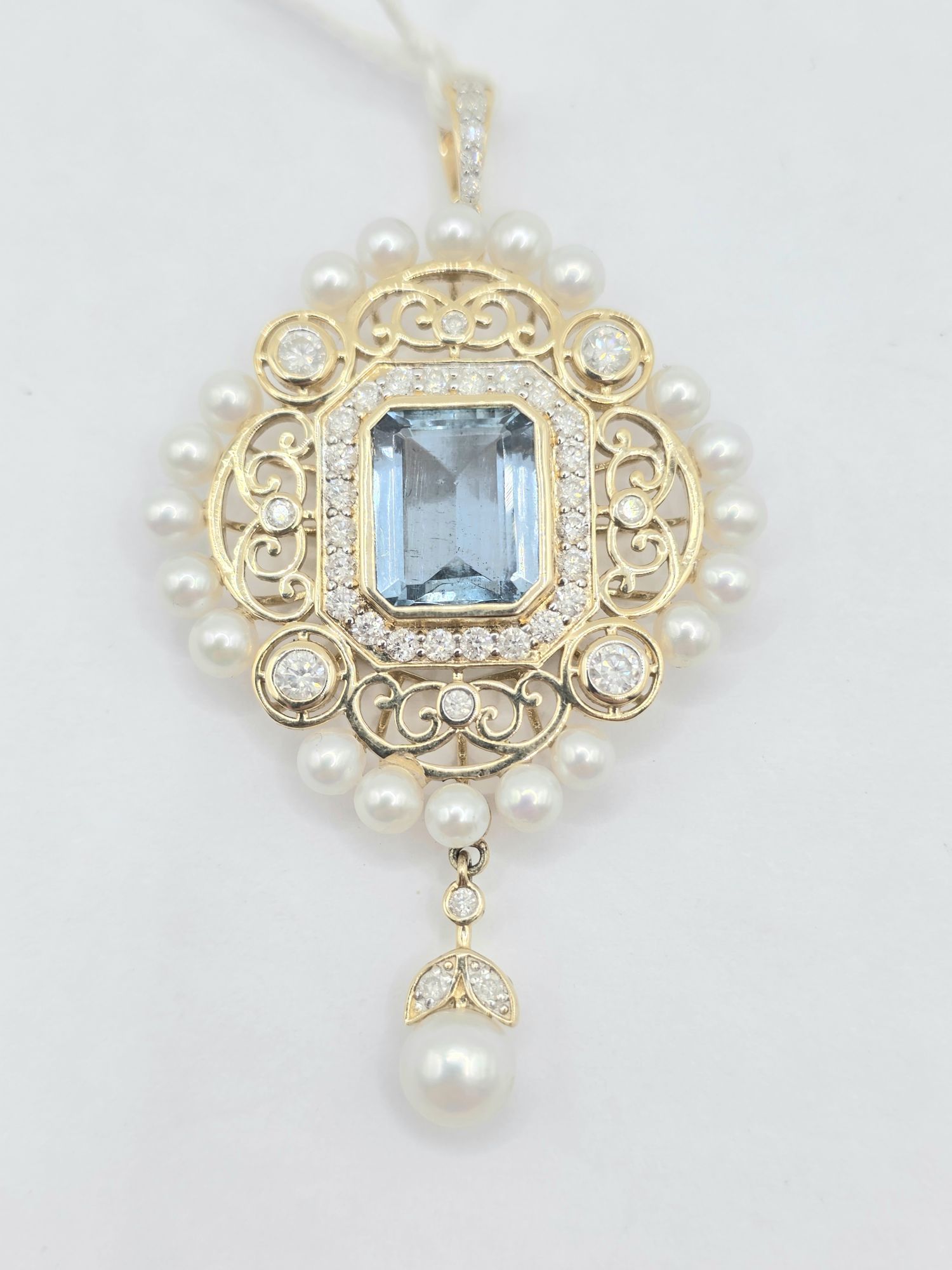 279 · 14K GOLD AQUAMARINE DIAMOND ORNATE PENDANT