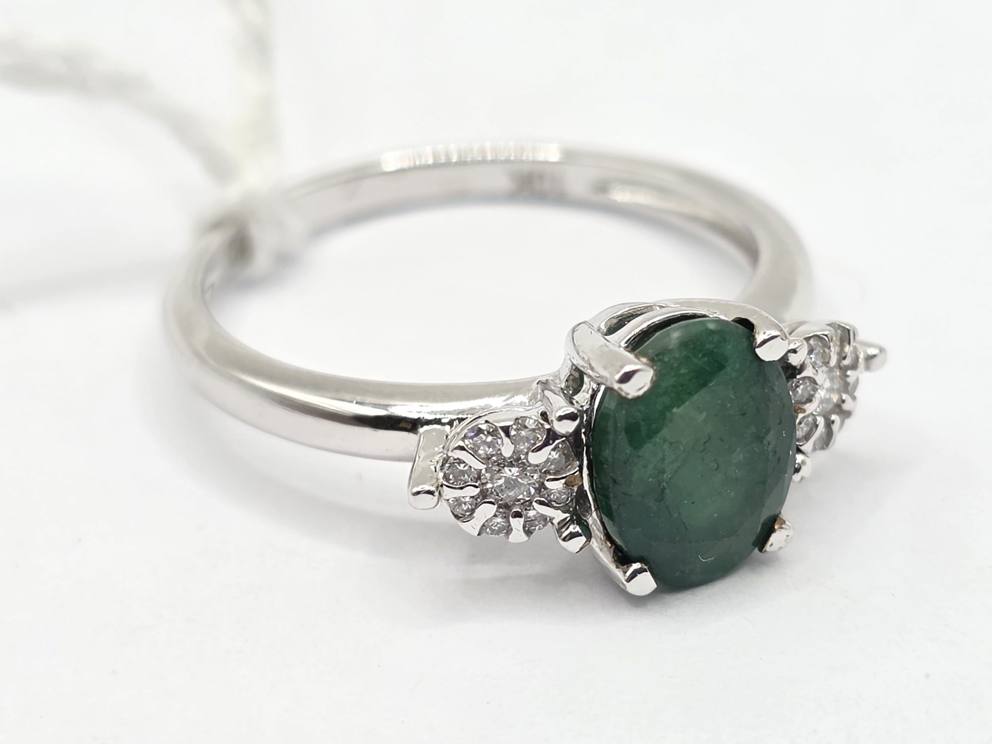 282 · 10CT EMERALD DIAMOND RING