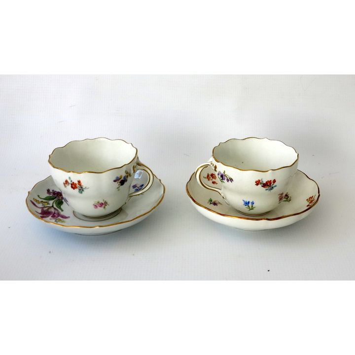 PAIR OF MEISSEN PORCELAIN TEACUPS AND SAUCERS