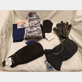 Erä hanskoja ja tumppuja ( koot sekalaisia onesize/L/10.5)