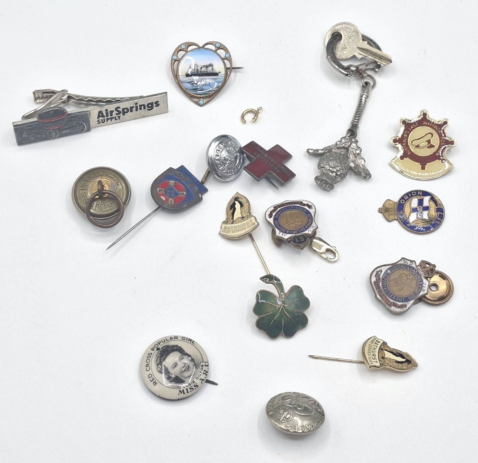 COLLECTION OF VINTAGE BADGES