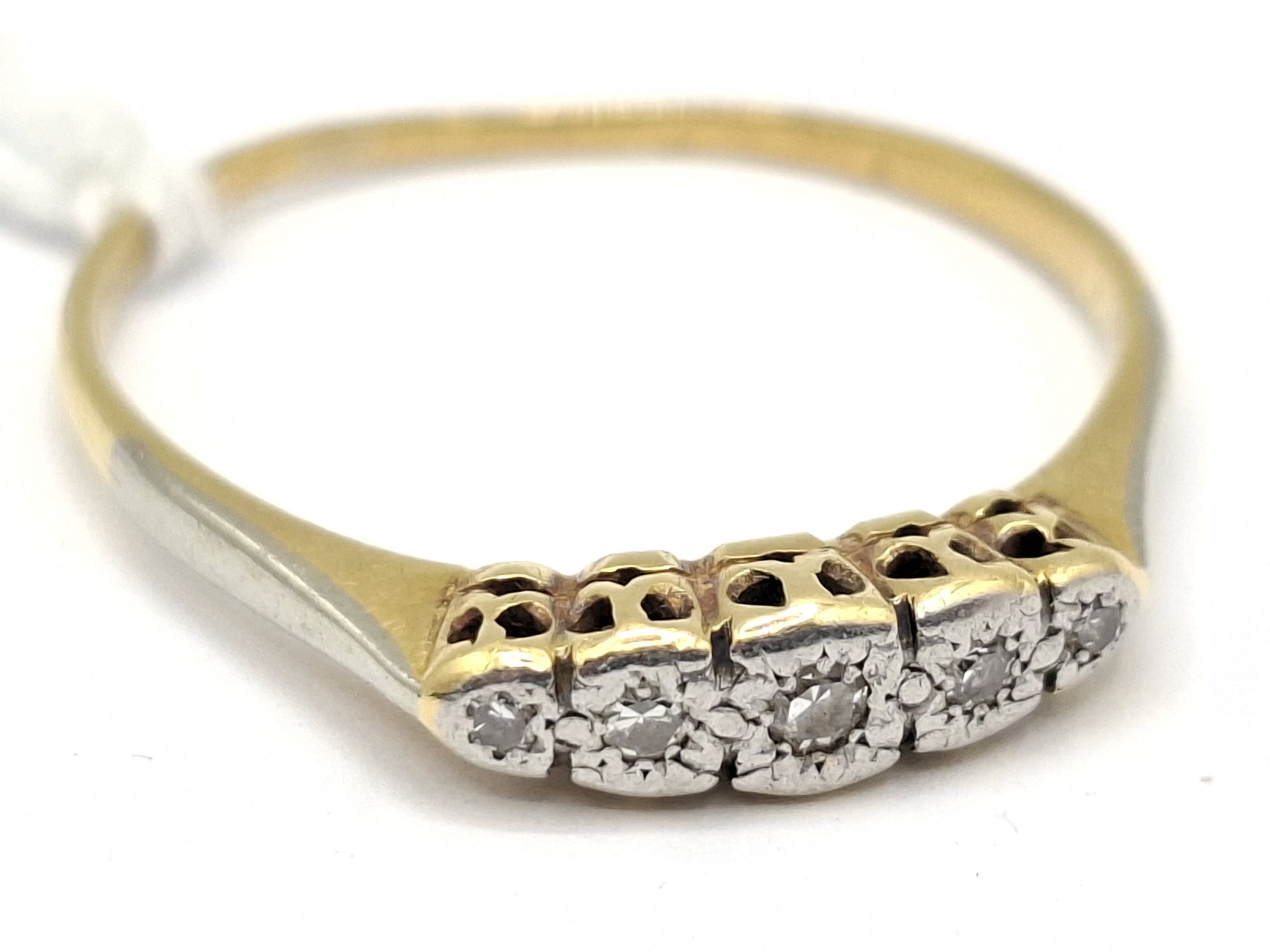 1110 · 18CT DIAMOND ROW RING