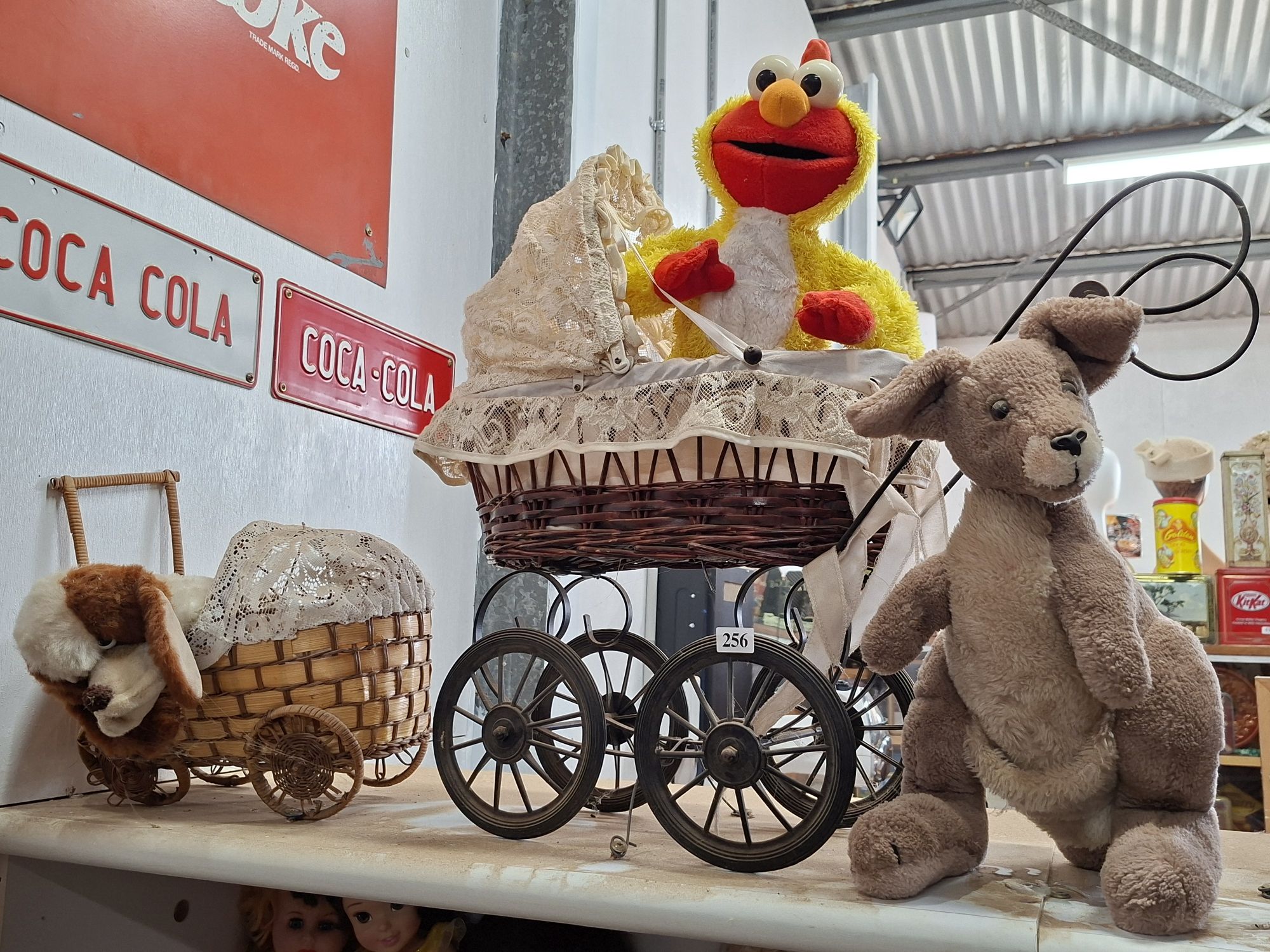 256 · 2 DOLLS PRAMS