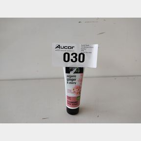ORGANIC SHOP CLEANSING FACE SCRUB - GINGER CHERRY