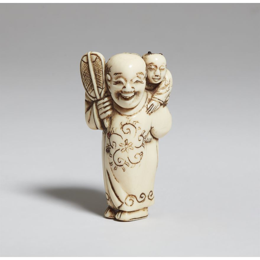 An ivory netsuke of a Chinese man with a karako. First half 19th century