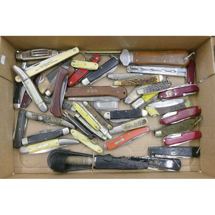 Box Old Pocket Knives etc.