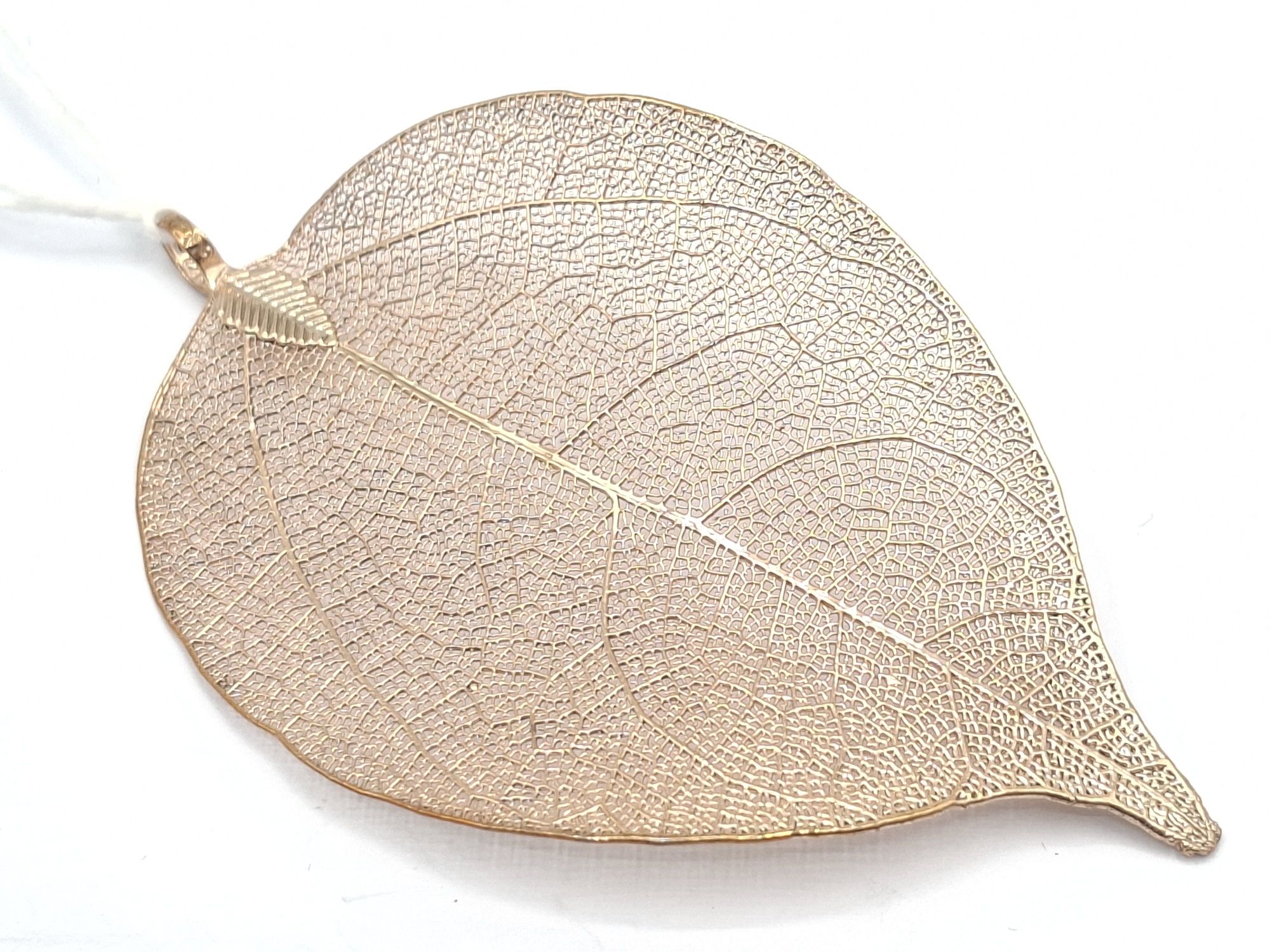 1016 · FINE LEAF SHAPED PENDANT