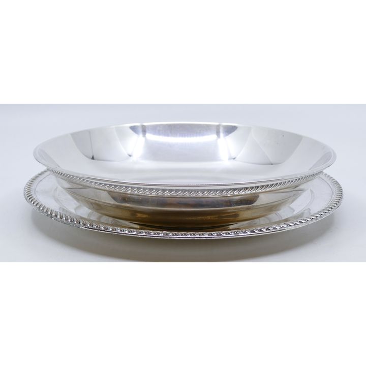 2pc American Sterling Bowl and Tray 9'' to 10'' - 521 Grams TW