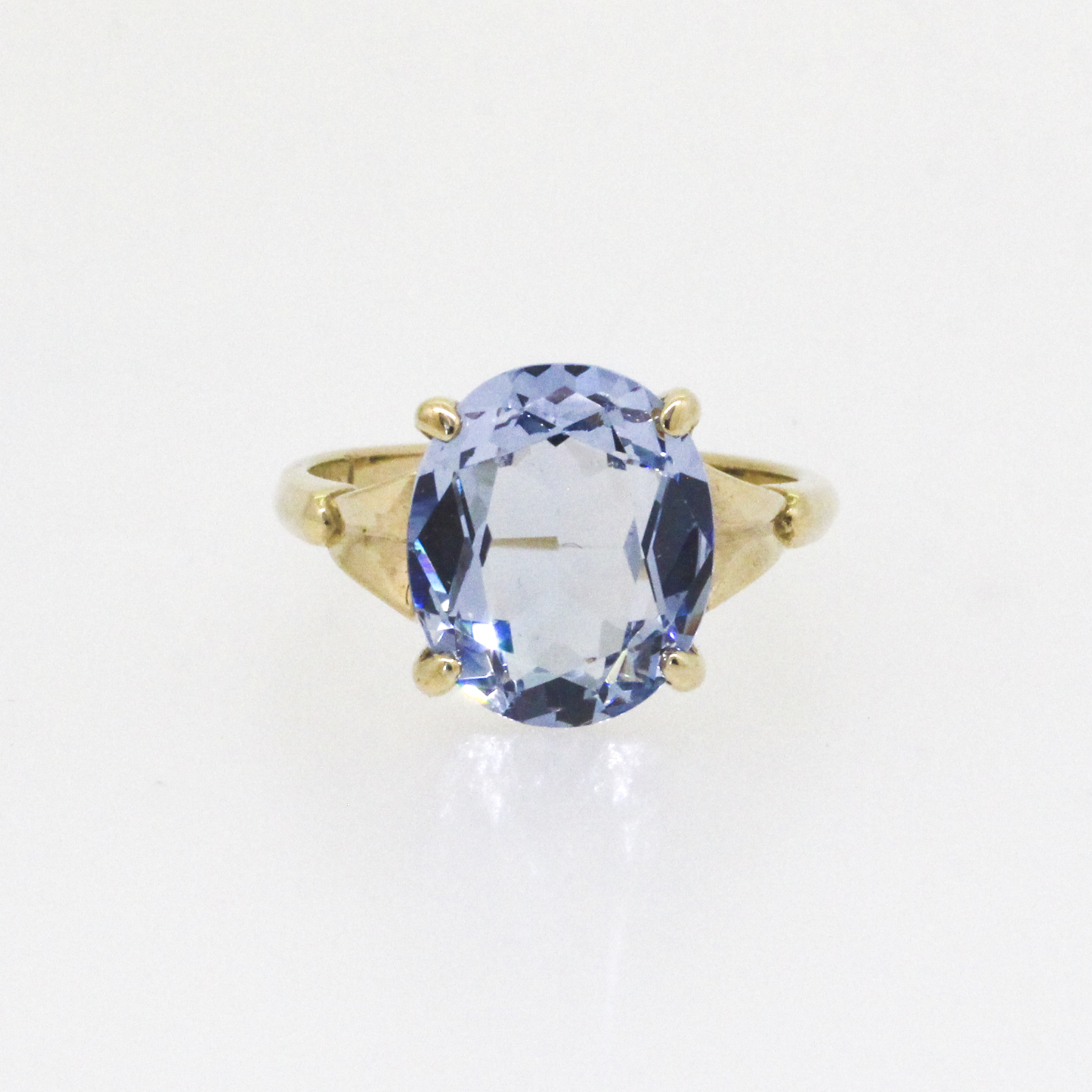 386. · Synthetic Spinel Ring 3.36g