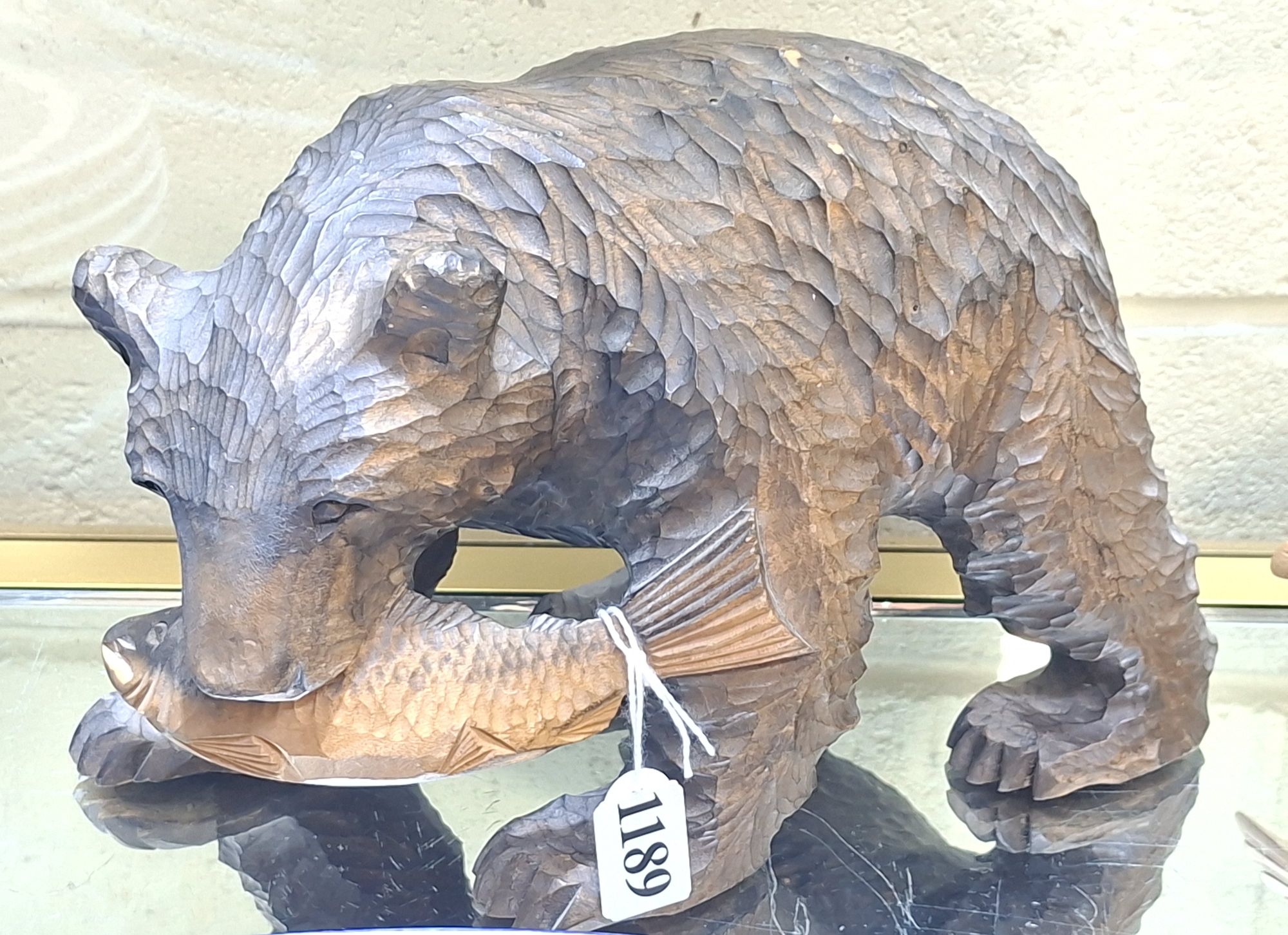 1189 · BLACK FOREST HUNTING BEAR CARVING