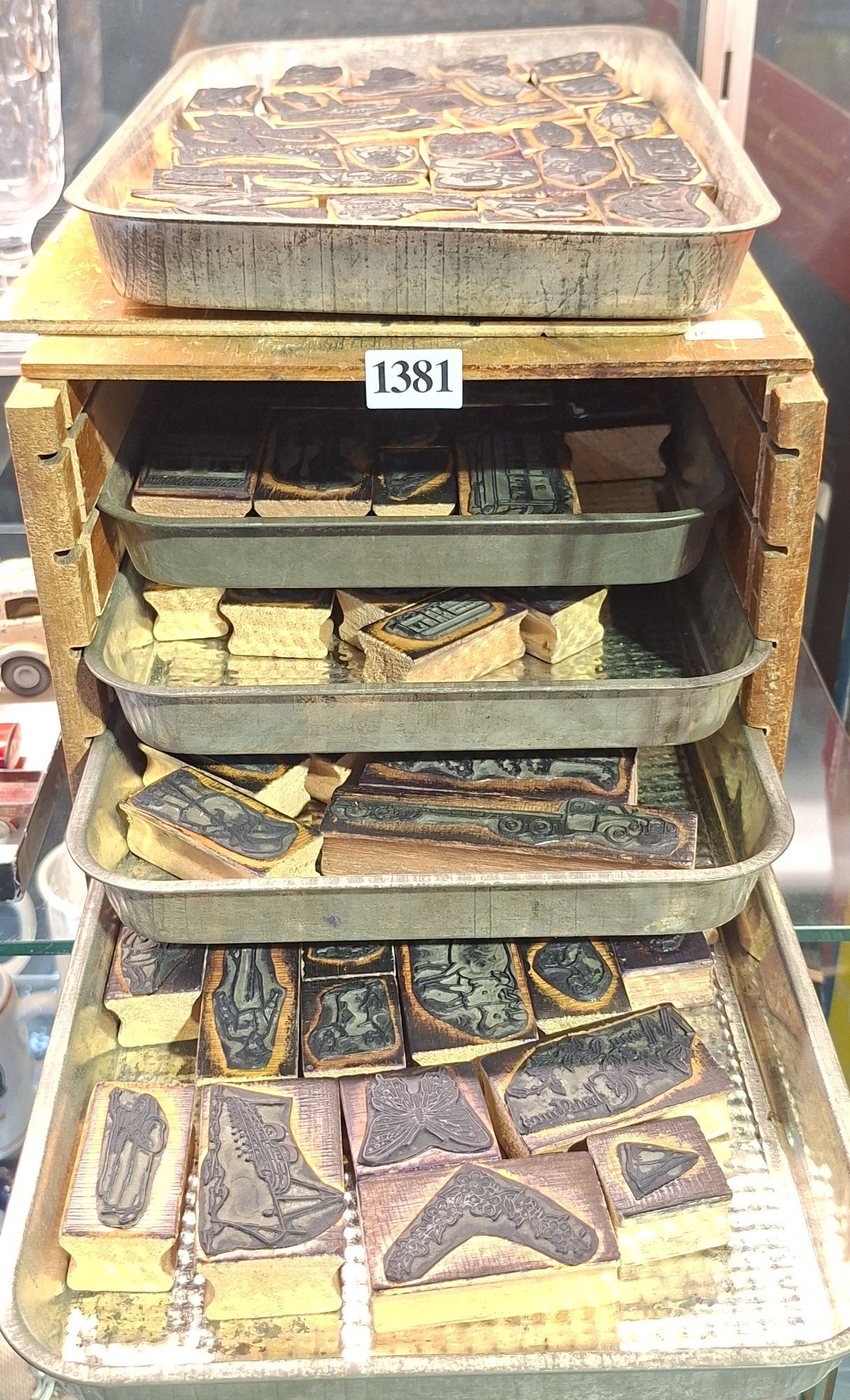 1381 · STAMP COLLECTION IN FITTED CASE